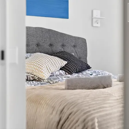 2br Kalamaja Flat With Private Lift & Roof Terrace *