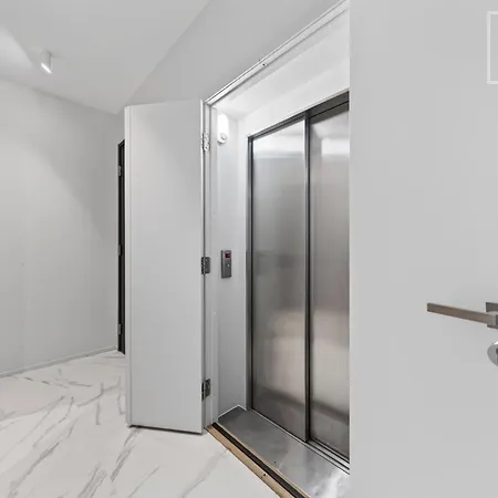2br Kalamaja Flat With Private Lift & Roof Terrace 公寓